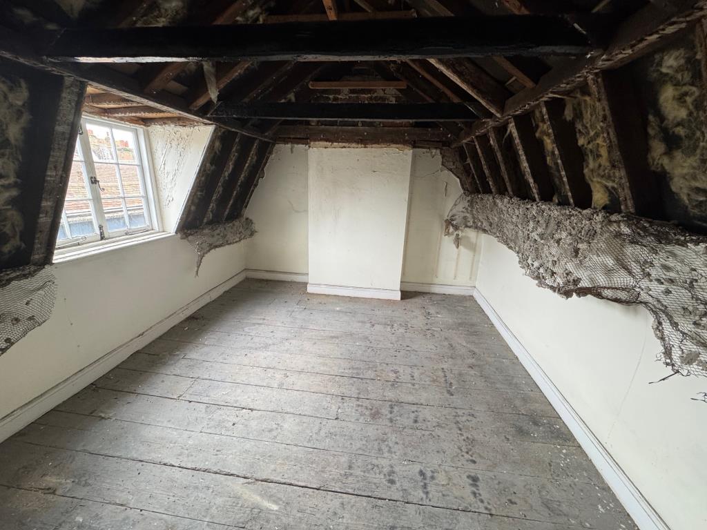 Lot: 55 - DOUBLE FRONTED PERIOD BUILDING IN CITY LOCATION WITH PLANNING FOR TWO STOREY EXTENSION - Second floor room 1